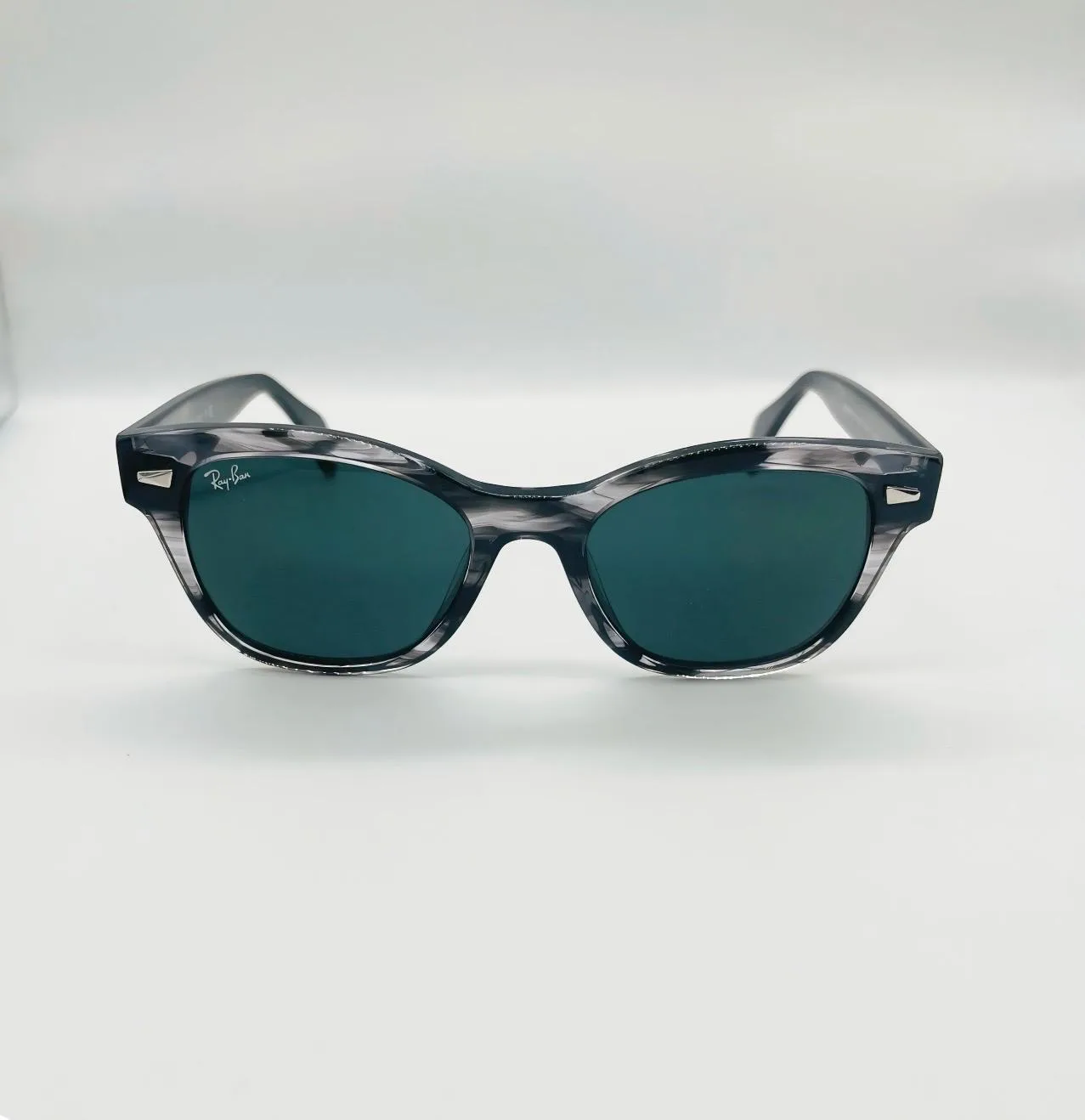 Lunettes de Soleil Ray-Ban Wayfarer Écaille Grise Verres Verts