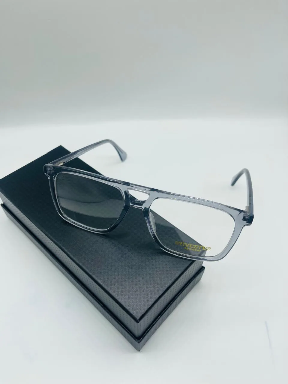 Lunettes Sylvester Eyewear - Monture Translucide Grise | Style Moderne