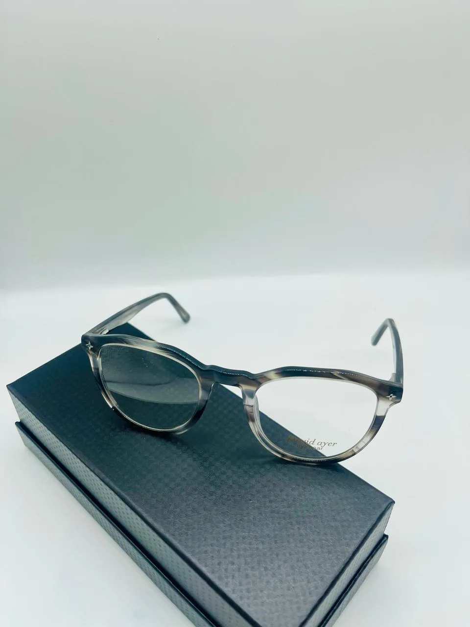 Lunettes de Vue Rondes Écailles Grises | David Ayer Eyewear